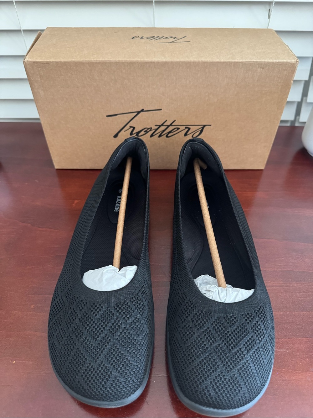 Trotters Black Knit Slip-On Ballet Flats